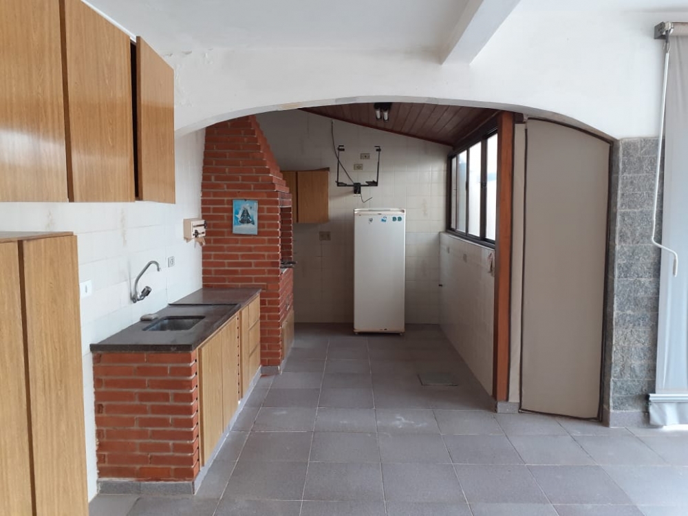 CASA COM 05 DORMITÓRIOS, 02 PI